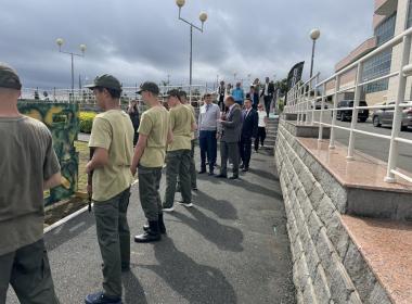 Министр просвещения России и директор Центра «ВОИН» встретились с участниками смены «Время юных героев» в ВДЦ «Океан»