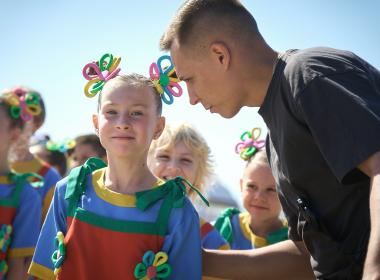 Дмитрий Шевченко встретился с семьей Абдуллиных, представляющих Центр «ВОИН» в финале «Семейной зарницы»