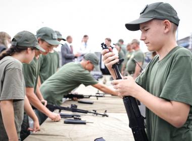 Министр просвещения России Сергей Кравцов и директор Центра «ВОИН» Дмитрий Шевченко встретились с курсантами ВДЦ «Океан»