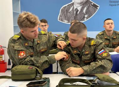 Инструкторы центра «ВОИН» обучают курсантов ВУЦ ЧГУ им. И.Н. Ульянова тактической медицине и управлению беспилотниками