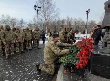 «Мы находили силы не терять надежду»: курсанты Центра «ВОИН» пообщались с ветеранами-блокадницами