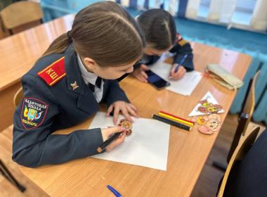 Курсанты Центра «ВОИН» изготовили талисманы для бойцов СВО